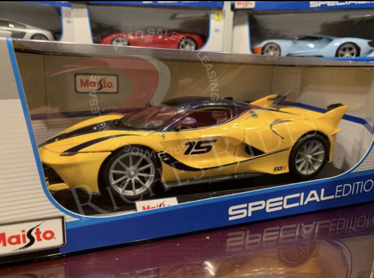 Maisto 1:18 Scale Special Edition Diecast Model Car - Ferrari FXX K (Yellow)