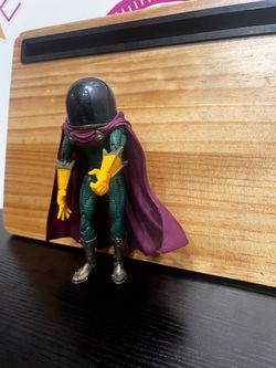 MARVEL LEGEND SPIDERMAN MYSTERIO CLASSIC MAGIC CHANGE - 6 1/2 INCH