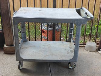 Rubbermaid 2-shelf utility cart
