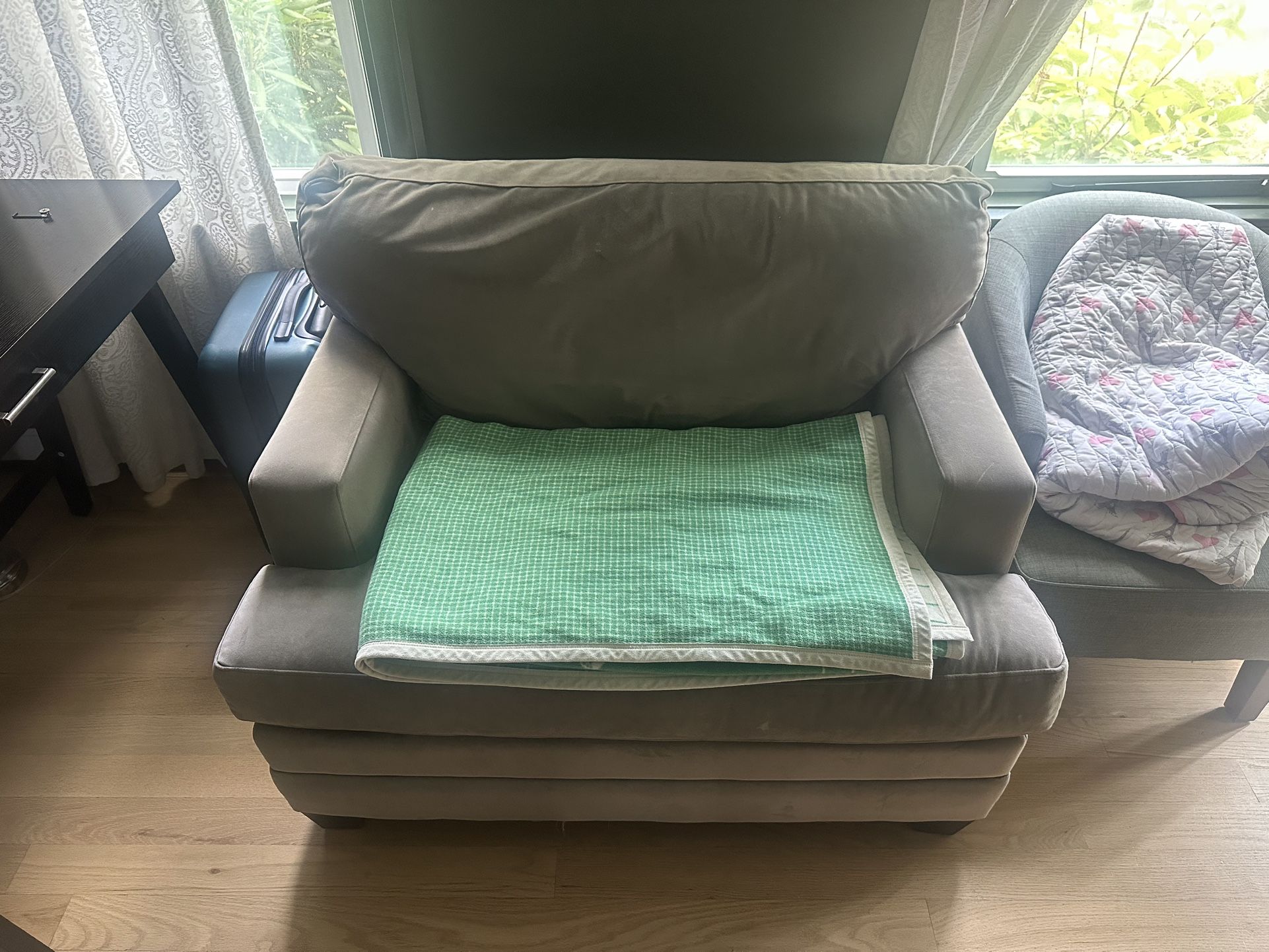 Chair/sleeper