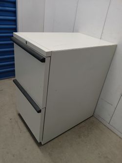 Solid metal file cabinet letter size with key