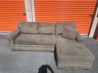 Free delivery Broyhill Sectional Sofa w/ Chaise Brown/Taupe