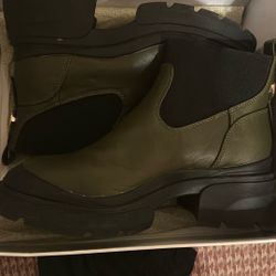 Green Gaudi Boots Size 7  1/2
