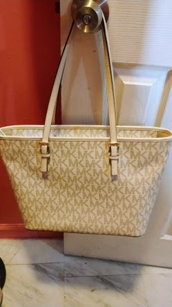 New Michael Kors Purse