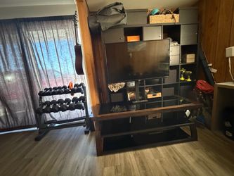 Entertainment center with 43” TV