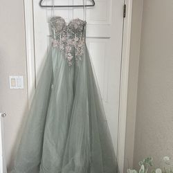 GB prom dress only worn once