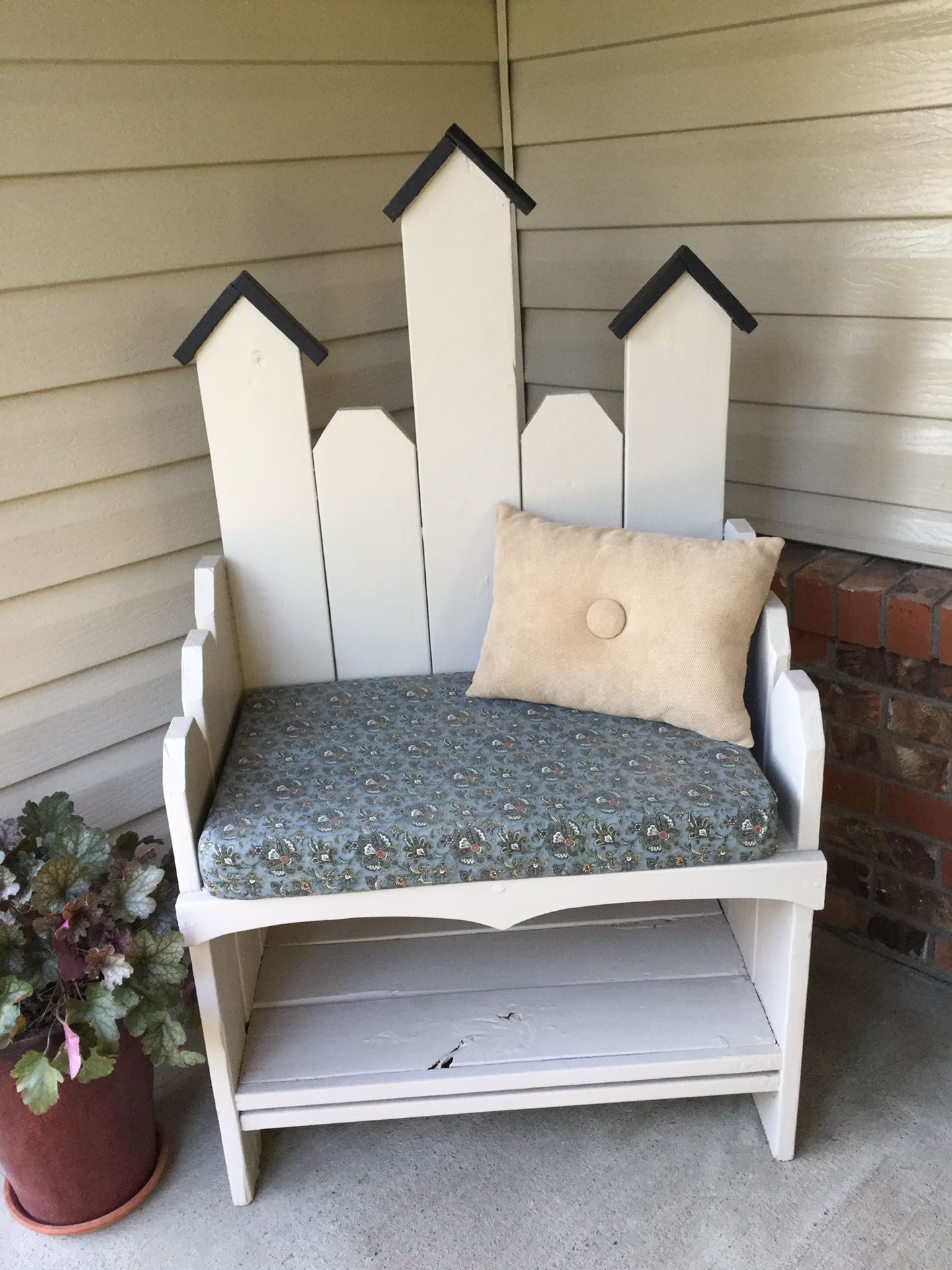 Birdhouse Outdoor Bench with Pad & Pillow