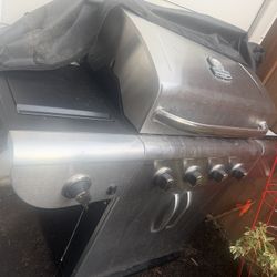 Grill With 2 Propane Cylinders 