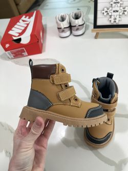 Toddler size 6 tan boots