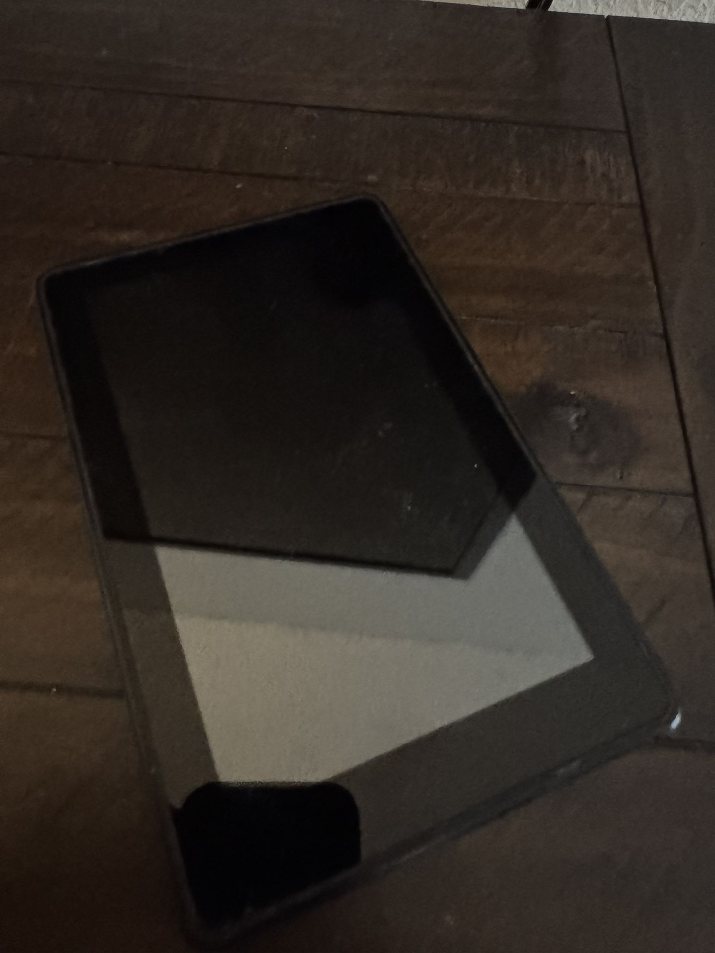 Kindle. Turns On And Works