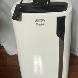 DeLonghi Portable Air Conditioner 4in 1 Cool, Dehumidifies, Fan, Heat; 12500 btu 