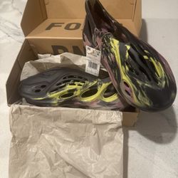 DS Adidas Yeezy Foam Runner mx carbon sz9