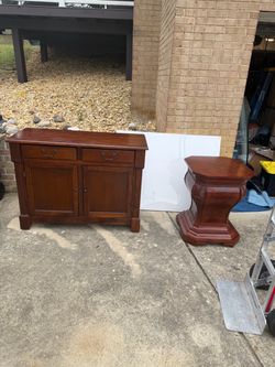 Gorgeous Decorative Wood Pedestal Table – Pickup Today!