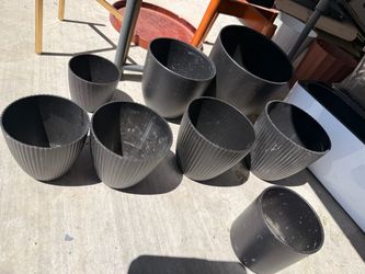 Black plant pots (8 for $5)