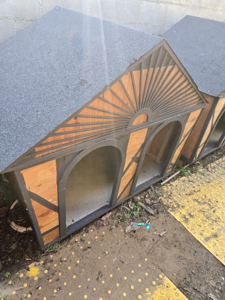 Large Dog House (Ready)