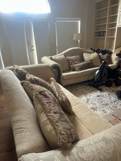*FREE*   Sofa Set