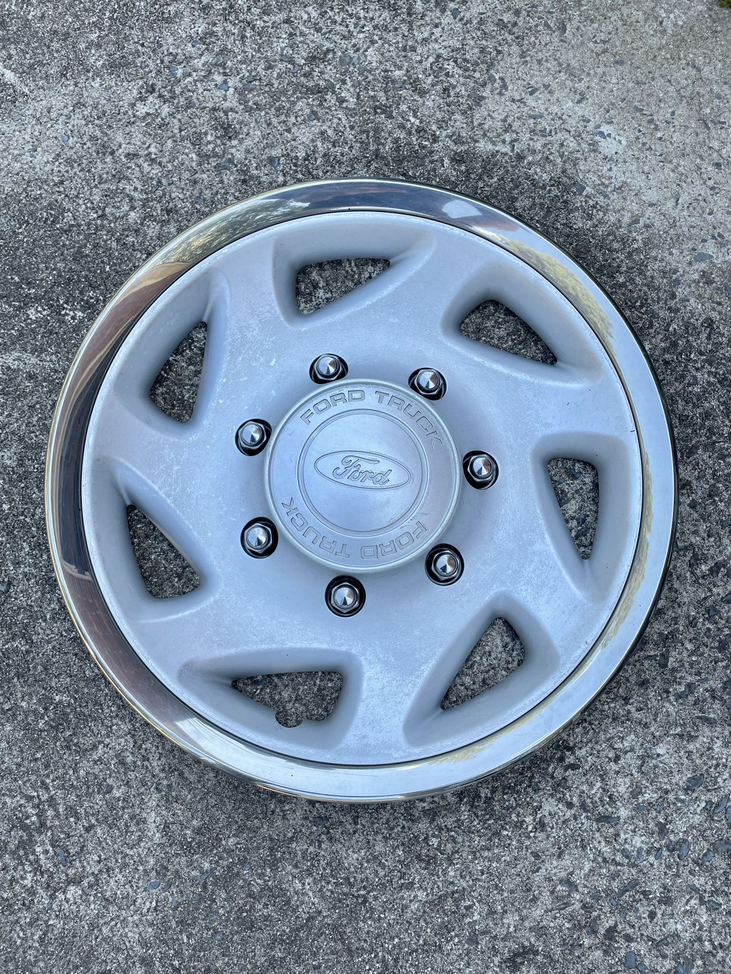Ford F250 F350 Hubcap F81A 1140 AA 4 X 2