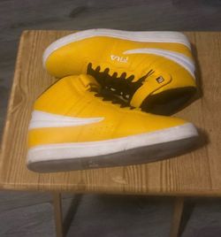 Filas yellow size 9