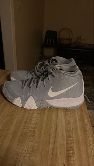Photo Kyrie 4’s wolf gray basketball shoe size 8
