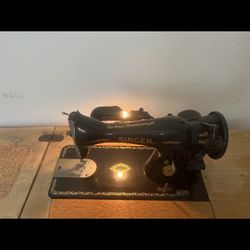 Working Vintage Sewing Machine