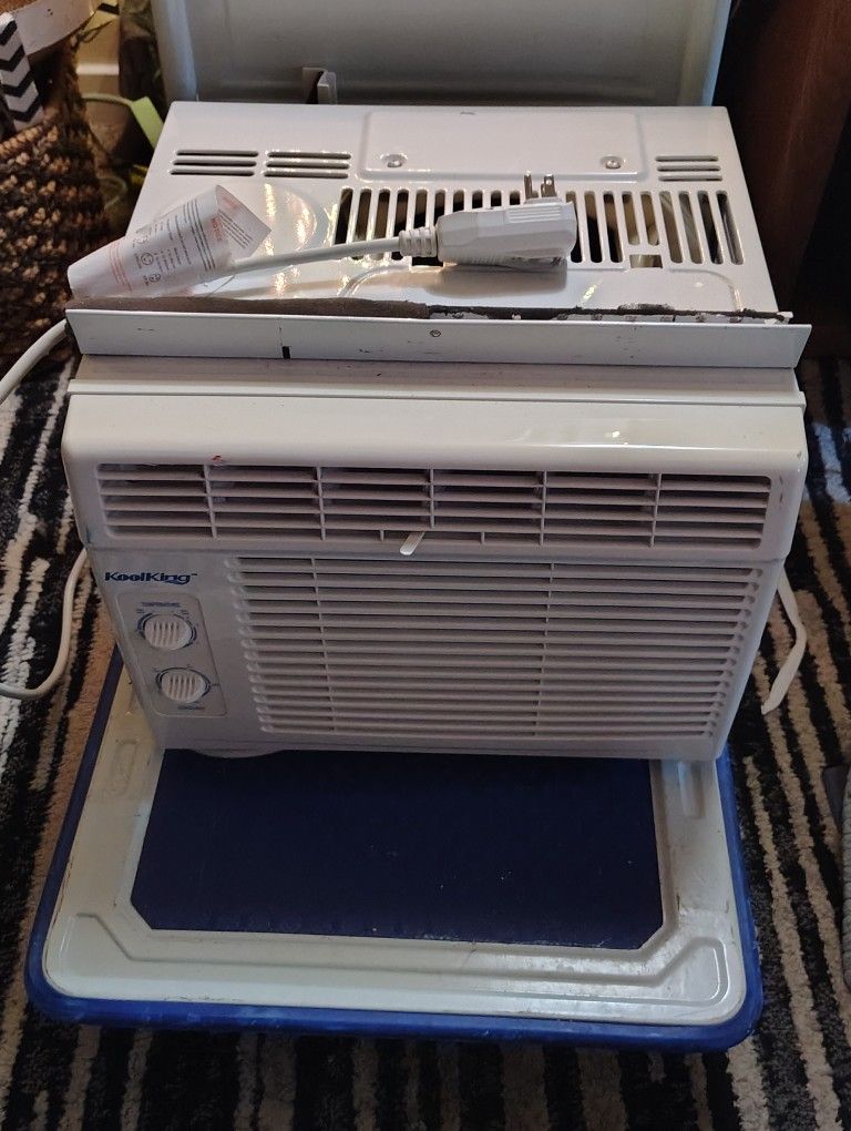 KoolKing. AC Unit-window Type - Works Great
