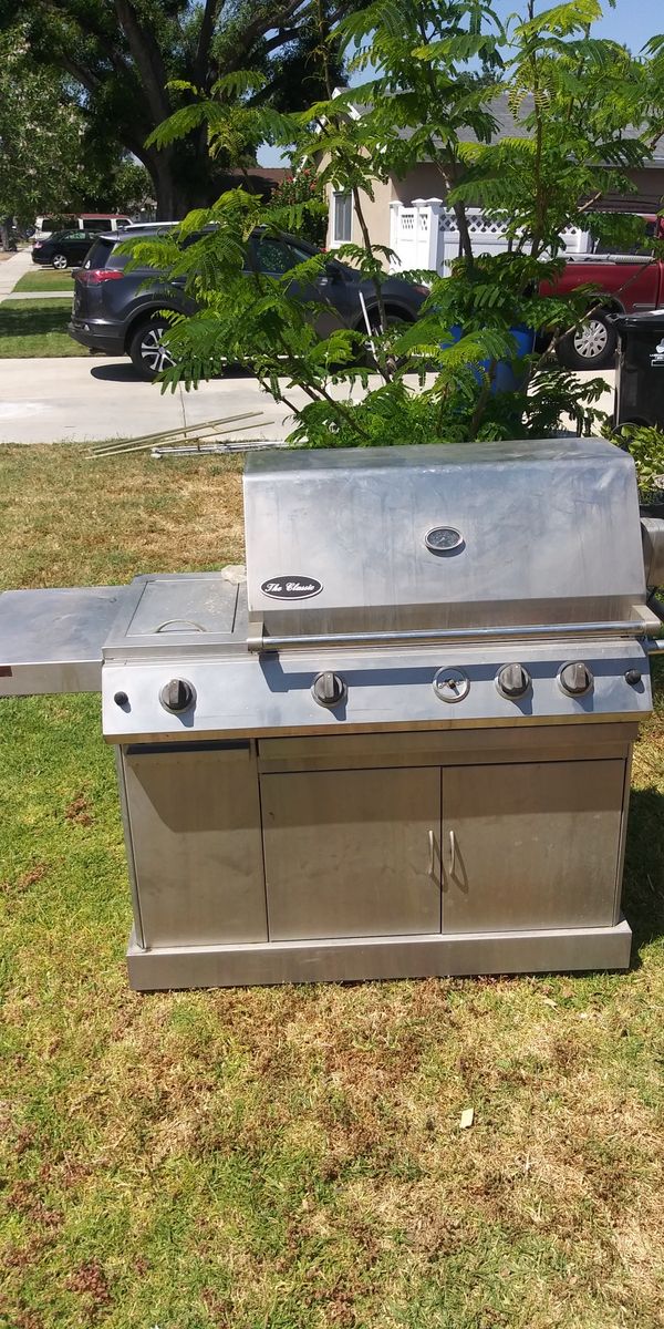The Classic BBQ Grill & Rotisserie Model 7200021 for Sale in Los