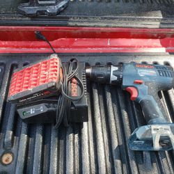 Bosch Drill Comes With Charger And Battery 