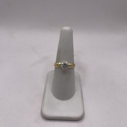 14kt Gold Engagement Style Ring w/ Stone