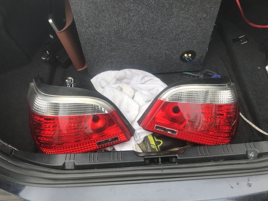 2004-2007 bmw 5 series OEM taillights with bulbs