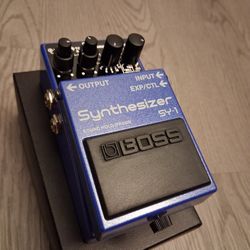 Boss Sy-1 Synthesizer Pedal For Guitar Or bass
