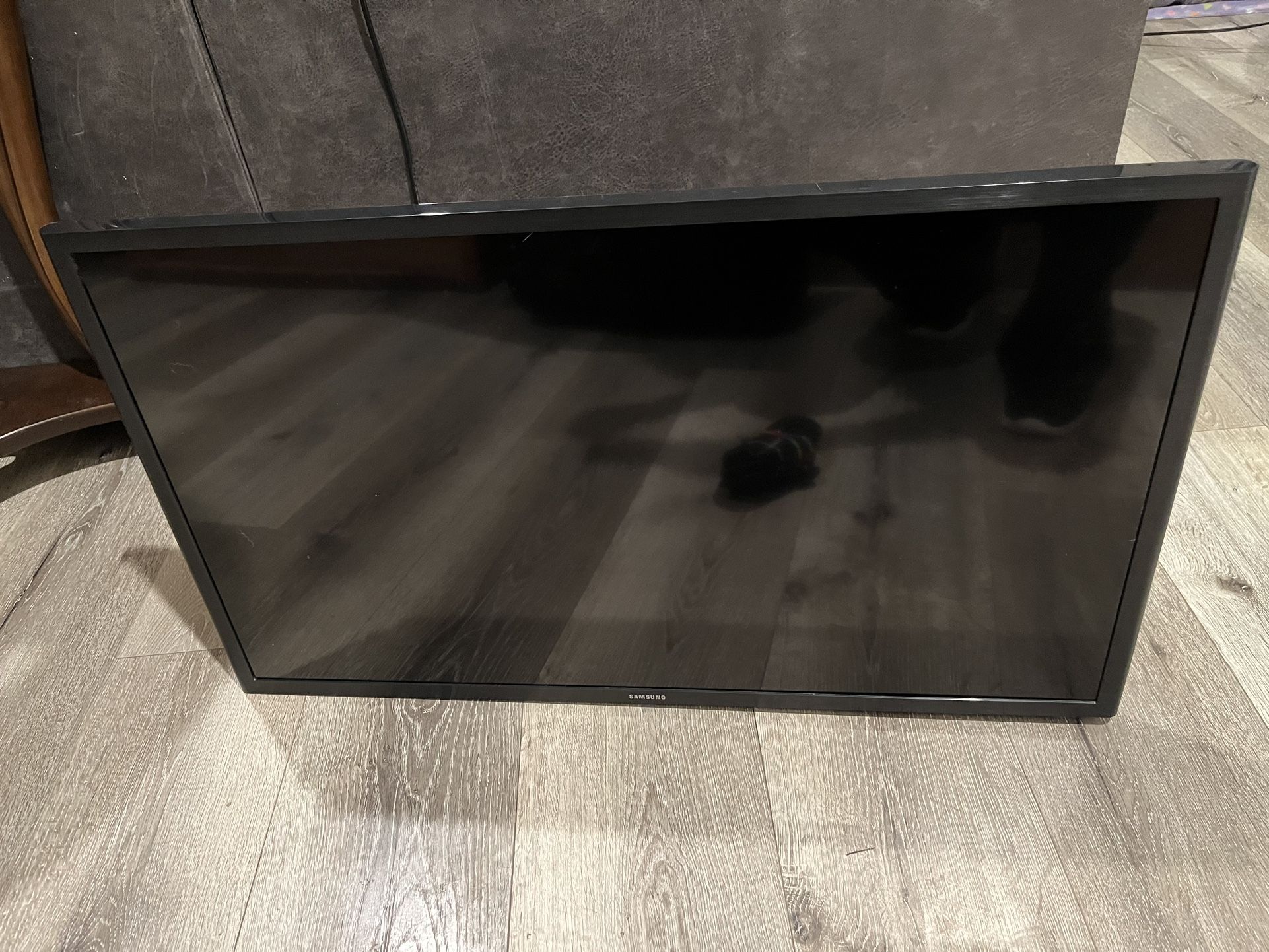 Samsung TV With Mount