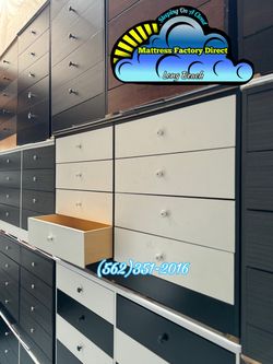 Eight drawer dresser black body with white cajones Comoda
