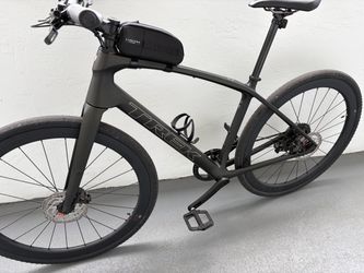2025 Trek FX Sport SL 5 Full Carbon Bike ( upgraded ) size medium