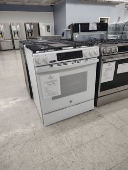 $1209(MSRP$,1649) GE 5 Burner Slide-In Gas in White With Convectiom and Steam Clean