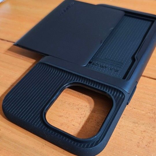 Black Armor Case, Card Slot