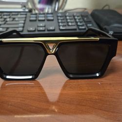 1.1 Evidence Louis Vuitton Glasses