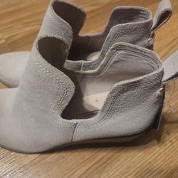 Brand New Womens Tom's Wedge Booties, Size 8.5