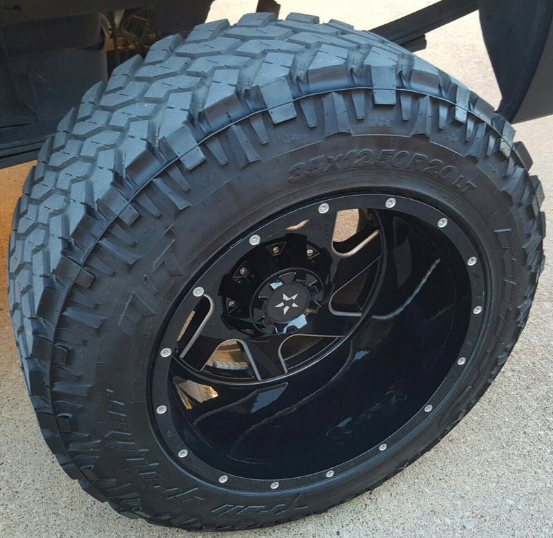 20x14 HD LUXX wheels with 35inch TIRES