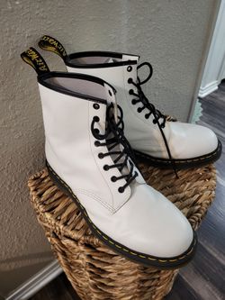 Dr. Martins Mens Boots