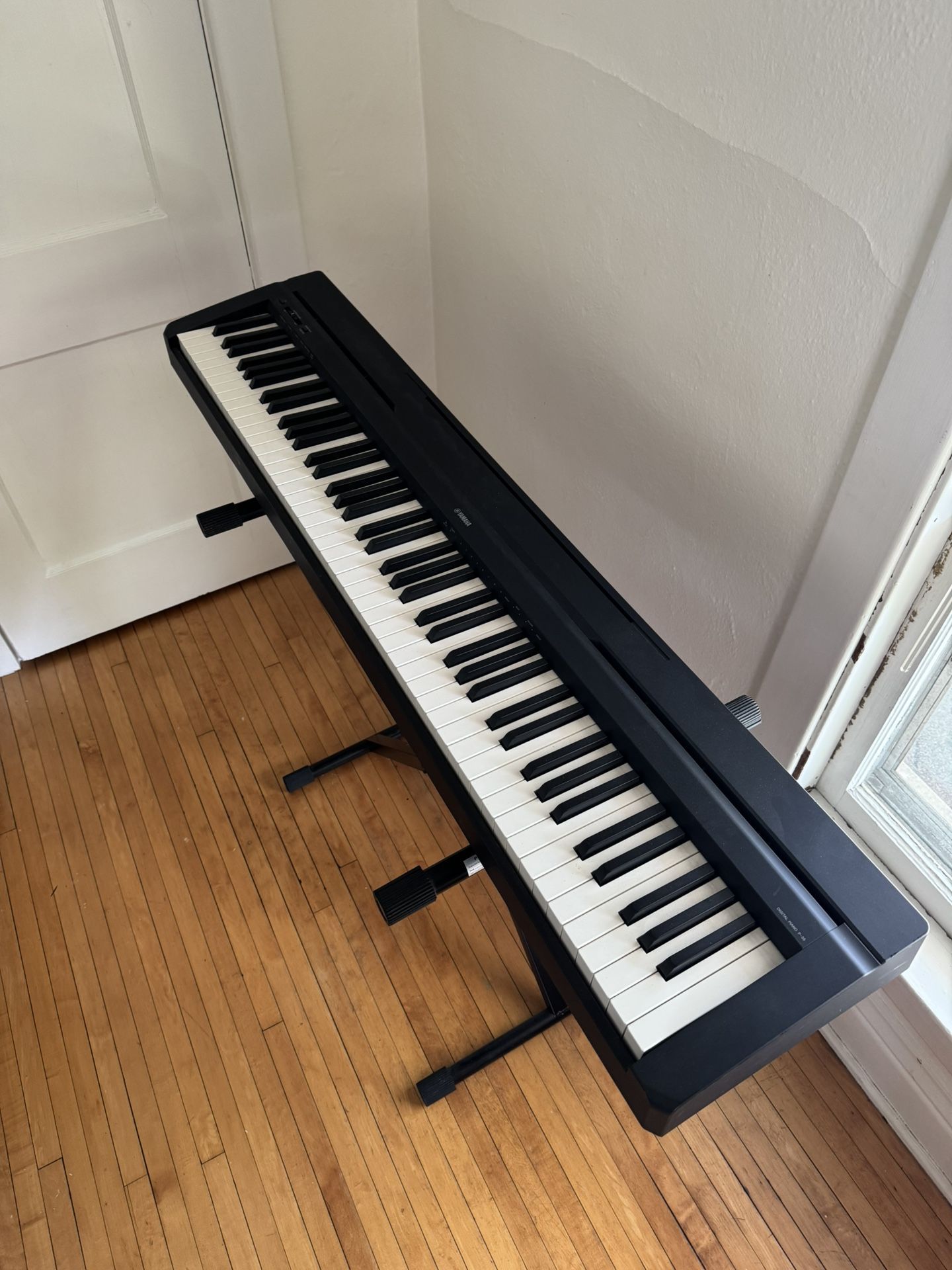 Yamaha P-35 weighted key piano with proline stand