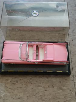 Show case Cadillac (plastic)