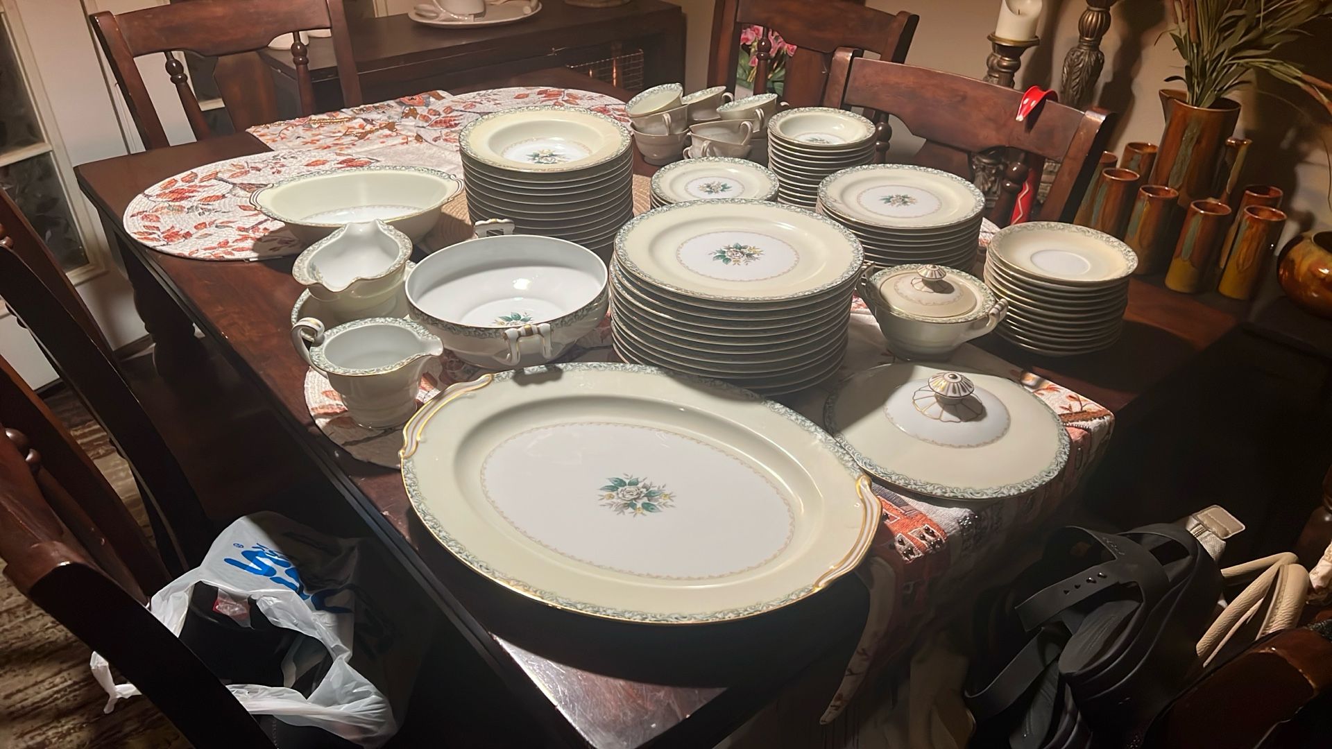 Beautiful dish set service for 12