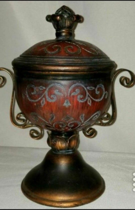 Elegant Brown Vintage Crest Vase