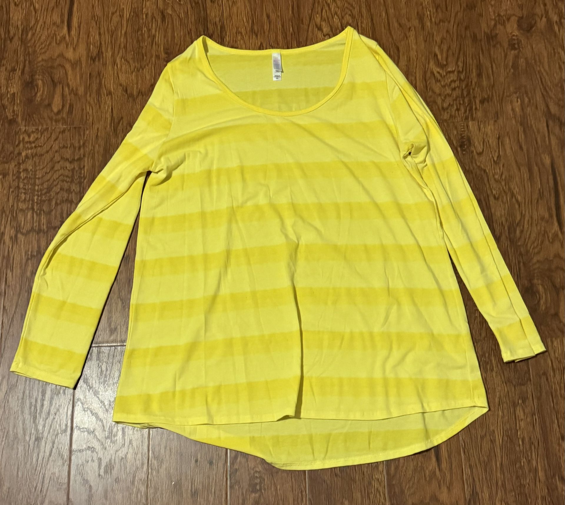 Lularoe Women’s Ultra Soft 3/4 Sleeve Top