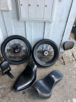 Motorcycle seats / Wheels
