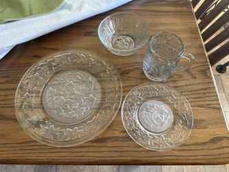 Like new 64 Pc Beautiful Princess house Place Settings 