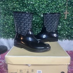 Women’s Michael Kors Size 8 Boots 