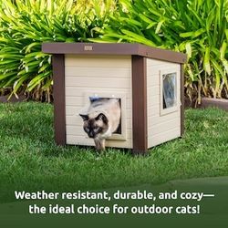 Outdoor Cat or small animal House with Flap Door
