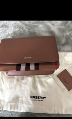 Woman’s Burberry Cross Bag