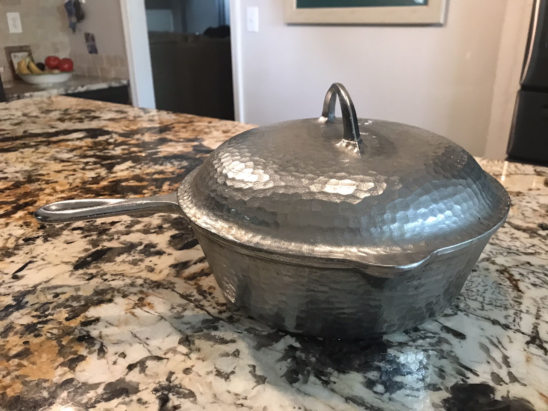 CHF CHICAGO HARDWARE FOUNDRY 89 HAMMERED CHICKEN FRYER WITH LID (CAST